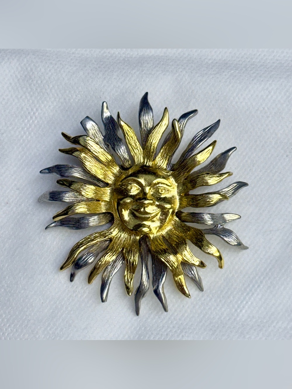 JJ Jonette smiling sun brooch